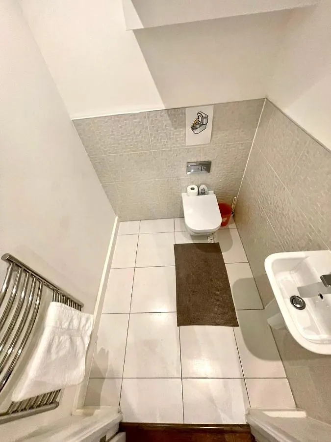 London Stratford Luxury House: Spacious Garden Retreat Near Westfield 0*,  United Kingdom