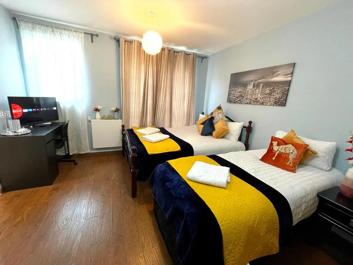 London Stratford Luxury House: Spacious Garden Retreat Near Westfield 0*,