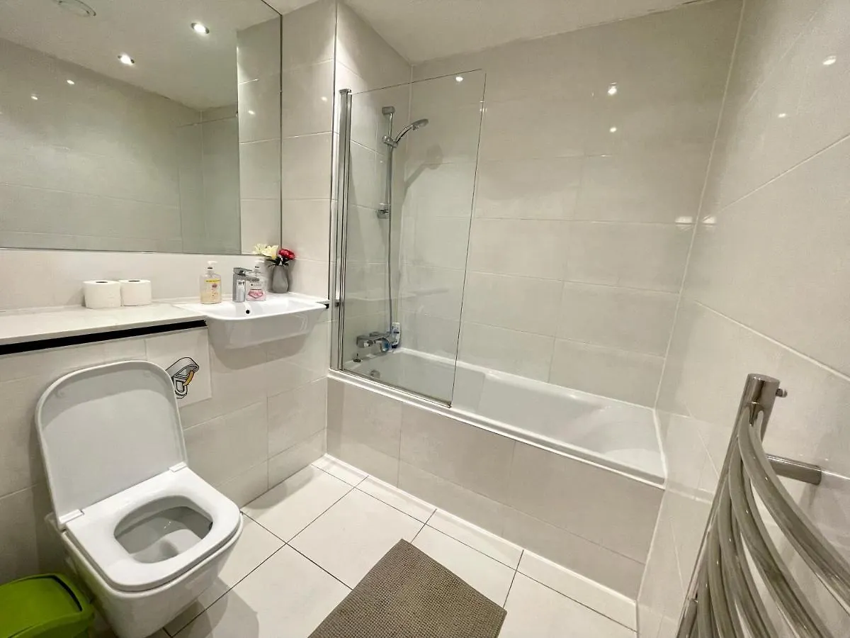 London Stratford Luxury House: Spacious Garden Retreat Near Westfield United Kingdom