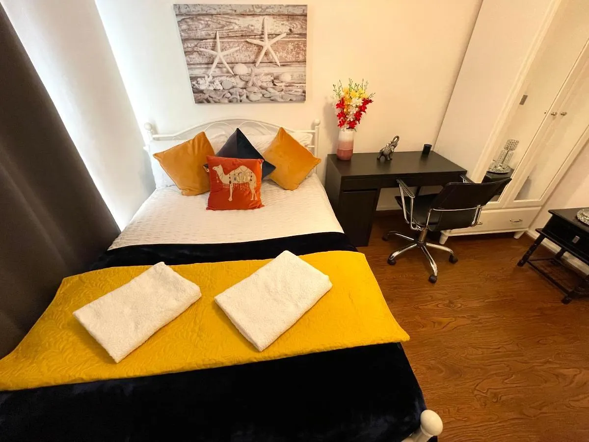 London Stratford Luxury House, 5 Minutes Walk Station, Westfield, 3 Bedrooms 3 Bathrooms, Reception, Garden, Parking contacts